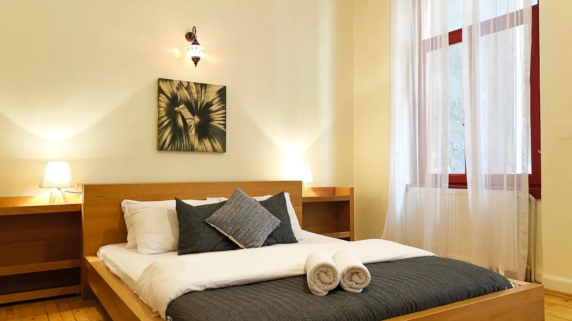3 Bedroom Apartment Next In Most Central Location In Taksim Istanboel 0*,  Turkije